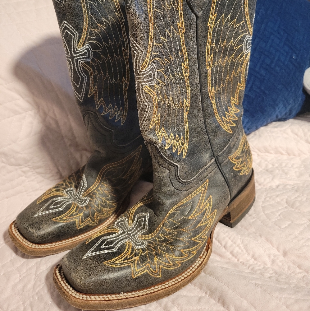 Corral Kid's Wing & Cross 10" Square Toe Boots - Distressed Black- size 3 youth